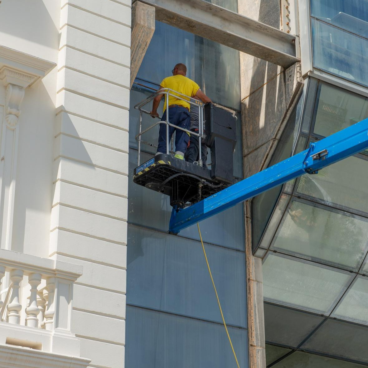 Scaffold-Based Facade Cleaning in New York Industrial and Commercial Facilities